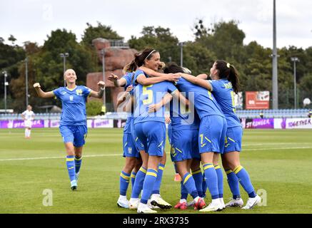 Nicht exklusiv: STAROGARD GDANSKI, POLEN - 22. SEPTEMBER 2023 - Spieler der Ukraine feiern beim Torschützen während der UEFA Women's Nations League Leagu Stockfoto