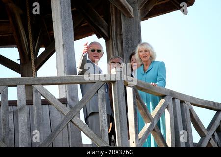 Martillac, Frankreich. September 2023. Großbritanniens König Charles und Königin Camilla besichtigen das Chateau Smith Haut Lafitte, ein Grand Cru classé de Graves, Freitag, den 22. September 2023 in Martillac, außerhalb von Bordeaux, Südwestfrankreich. Foto von Bob Edme/Pool/ABACAPRESS.COM Credit: Abaca Press/Alamy Live News Stockfoto