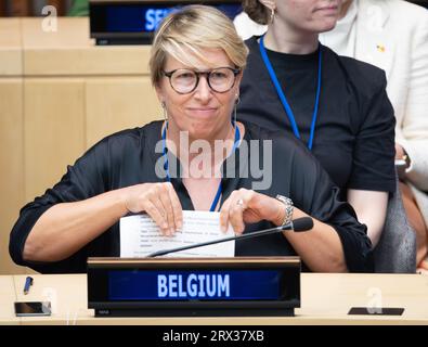 New York, USA. September 2023. Caroline Gennez, Ministerin für Entwicklungszusammenarbeit und Metropolitanpolitik, stellte auf der 78. Tagung der Generalversammlung der Vereinten Nationen (UNGA78) in New York City, Vereinigte Staaten von Amerika, Freitag, den 22. September 2023, eine Ministerkonsultation zum Thema "Finanzierungsregelungen für die Reaktion auf Verluste und Schäden" vor. BELGA PHOTO BENOIT DOPPAGNE Credit: Belga News Agency/Alamy Live News Stockfoto