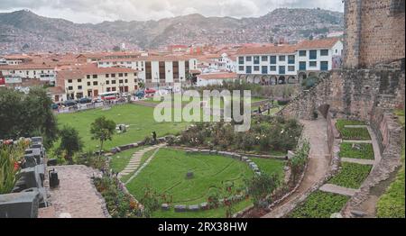 CUSCO, PERU. 2023: Der Sonnengarten in Qorikancha, Cusco Peru Stockfoto