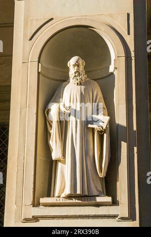 Statue von Guido Aretino, Uffizien, Florenz (Firenze), UNESCO World Heritage Site, Toskana, Italien, Europa Stockfoto