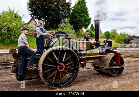 Dampflokomotive Boat of Garten mit zwei Fahrern an Bord Stockfoto