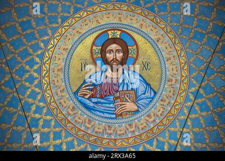 KRONSTADT, RUSSLAND - 16. SEPTEMBER 2023: Innenansicht der Kuppel des St. Nikolaus-Kathedrale. Kronstadt Stockfoto