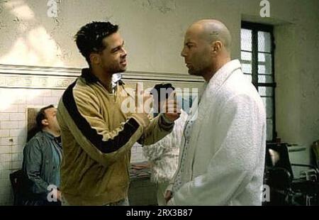 12 AFFEN 1995 Universal Pictures Film mit Brad Pitt links und Bruce Willis Stockfoto