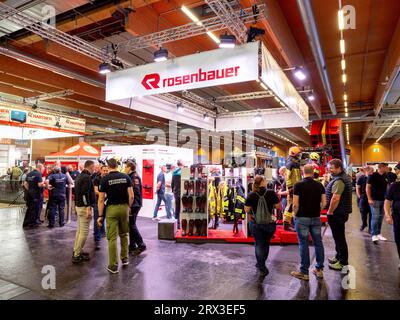 Wels, Österreich. 22. September 2023. „Die österreichische Leitmesse für Einsatzorganisationen“ Rettungskongress „Retter Messe Wels“ zeigt die neuesten Entwicklungen in den Bereichen Brandbekämpfung, Rettungs- und Polizeitechnik, Rosenbauer Stand ©Andreas Stroh Credit: Andreas Stroh/Alamy Live News Stockfoto