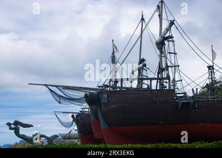 Nachbildung der Karavelle von Christoph Kolumbus auf der Magdalena-Halbinsel Santander, Spanien Stockfoto