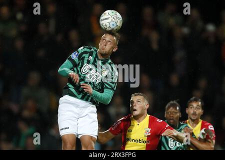 DEVENTER - (l-r) Kaj Sierhuis von Fortuna Sittard, Philippe Rommens von Go Ahead Eagles- während des niederländischen Eredivisie-Spiels zwischen Go Ahead Eagles und Fortuna Sittard in de Adelaarshorst am 22. September 2023 in Deventer, Niederlande. ANP BART STOUTJESDIJK Stockfoto