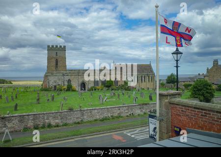 Bamburgh, England - 13. Juli 2023: The Church of St Aidan in Bamburgh, Northumberland Stockfoto