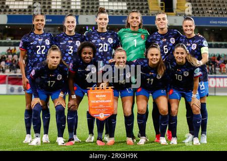 LEUVEN, NIEDERLANDE - 22. SEPTEMBER: Team der Niederlande, (hintere Reihe L-R) Esmee Brugts (Niederlande), Caitlin Dijkstra (Niederlande), Dominique Janssen (Niederlande), Torhüterin Jacintha Weimar (Niederlande), Marisa Olislagers (Niederlande), Sherida Spitse (vordere Reihe L-R) Victoria Pelova (Niederlande), Lineth Beerensteyn (Niederlande), Jackie Groenen (Niederlande), Lieke Martens (Niederlande), Danielle van de Donk (Niederlande) während des UEFA Nations League Women League A-Gruppenspiels zwischen Belgien Women und den Niederlanden Stockfoto