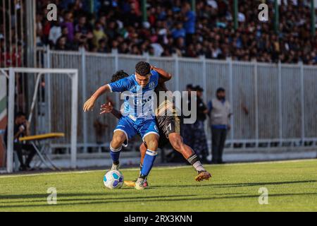 Gaza, Gaza, Palästina. September 2023. Die Spieler der Beach Services und der Freundschaftsteams kommen zusammen, um den Ball zu bekommen (Credit Image: © Saher Alghorra/ZUMA Press Wire), NUR REDAKTIONELLE NUTZUNG! Nicht für kommerzielle ZWECKE! Stockfoto