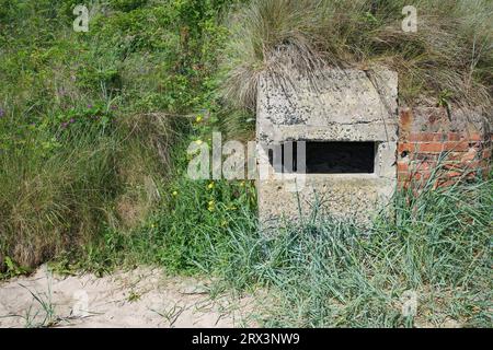 Low Newton, UK - Eine Pille Box am Strand von Low Newton, Northumberland Stockfoto