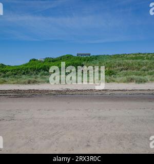 Low Newton, Großbritannien - 13. Juli 2023: Strandhütten an der Küste von Northumberland Stockfoto