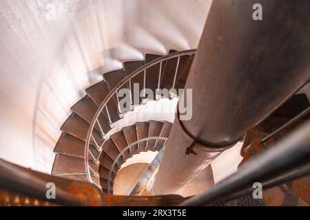 Die geschwungene Treppe führt zum Point Arena Lighthouse, in der Nähe der Point Arena, an der pazifikküste von Nordkalifornien. Stockfoto