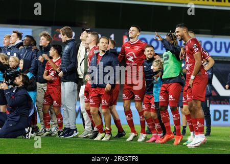 Waregem, Belgien. September 2023. Die Spieler von Essevee feiern am Freitag, den 22. September 2023 in Waregem, ein Fußballspiel zwischen dem SV Zulte Waregem und KMSK Deinze, am 6/30. Tag der zweiten Liga der Challenger Pro League 2023-2024 der belgischen Meisterschaft. BELGA PHOTO KURT DESPLENTER Credit: Belga News Agency/Alamy Live News Stockfoto