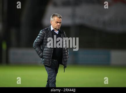 Unterhaching, Deutschland. September 2023. Unterhaching, Deutschland 22. September 2023: Fussball, Herren, 3.Liga, Saison 2023/2024, SpVgg Unterhaching - Arminia Bielefeld, Uhlsportpark Unterhaching Manfred Schwabl, Präsident (SpVgg Unterhaching) traurig die DFB-Vorschriften verbieten die Verwendung von Fotos als Bildsequenzen und/oder Quasi-Video Stockfoto