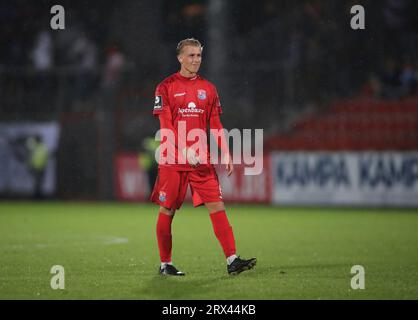 Unterhaching, Deutschland. September 2023. Unterhaching, Deutschland 22. September 2023: Fussball, Herren, 3.Liga, Saison 2023/2024, SpVgg Unterhaching - Arminia Bielefeld, Uhlsportpark Unterhaching Ben Westermeier (SpVgg Unterhaching), Einzelaktion, Freisteller, Ganzkörperaufnahme die DFB-Vorschriften verbieten die Verwendung von Fotografien als Bildsequenzen und/oder Quasi-Video Credit: dpa/Alamy Live News Stockfoto