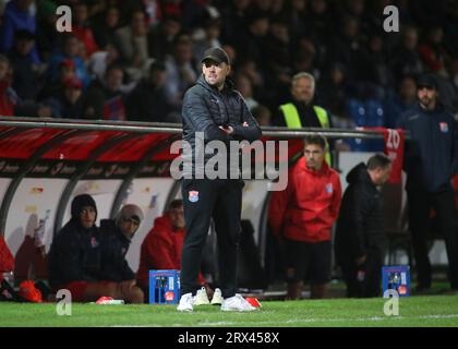 Unterhaching, Deutschland. September 2023. Unterhaching, Deutschland 22. September 2023: Fussball, Herren, 3.Liga, Saison 2023/2024, SpVgg Unterhaching - Arminia Bielefeld, Uhlsportpark Unterhaching Marc Unterberger, Trainer (SpVgg Unterhaching) an der Seitenlinie DFB-Vorschriften verbieten die Verwendung von Fotos als Bildsequenzen und/oder Quasi-Video Credit: dpa/Alamy Live News Stockfoto