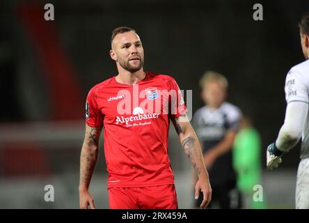 Unterhaching, Deutschland. September 2023. Unterhaching, Deutschland 22. September 2023: Fussball, Herren, 3.Liga, Saison 2023/2024, SpVgg Unterhaching - Arminia Bielefeld, Uhlsportpark Unterhaching Patrick Hobsch (SpVgg Unterhaching) Kopf, Oberkörper, stehend DFB-Vorschriften verbieten die Verwendung von Fotos als Bildsequenzen und/oder Quasi-Video Credit: dpa/Alamy Live News Stockfoto