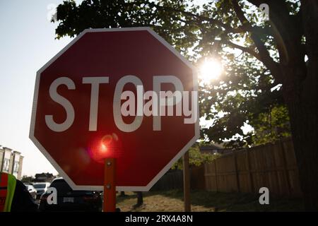 Verkehrskontrolle mit Langsamfahrschild nach Bauplan Stockfoto