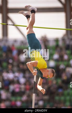 Sam Kendricks (USA) schafft eine Höhe von 18-7 m (5,72 m), um bei den Diamond League Championships im Pre-Classic den siebten Platz im Stabhochsprung der Männer zu erreichen Stockfoto