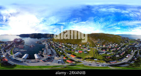 360 Grad Panorama Ansicht von Vogelblick auf Honningsvåg - die nördlichste Stadt Europas