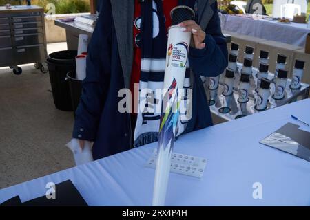 Shepparton Victoria Australia 23. September 2023, Legacy feiert 100 Jahre Dienst für Witwen und Kinder oder Soldaten. Die Taschenlampe, die in der Staffel Credit PjHickox/Alamy Live News verwendet wird Stockfoto