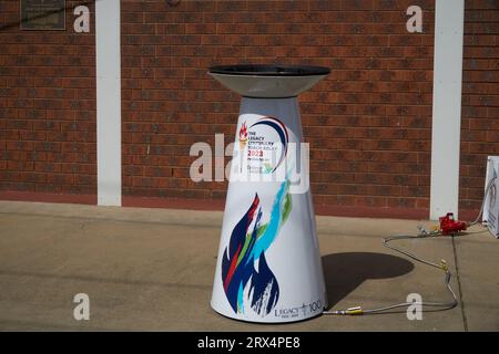 Shepparton Victoria Australien 23. September 2023. Der Caldron vor dem Legacy House, Legacy feiert 100 Jahre Dienst bei der Unterstützung der Familien von Veteranen mit einem Fackelrelais Credit PjHickox/Alamy Live News Stockfoto