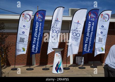 Shepparton Victoria Australia 23. September 2023 The Caldron and Banner Outside Legacy House, Legacy feiert 100 Jahre Dienst bei der Unterstützung der Familien von Veteranen mit einem Fackelrelais Credit PjHickox/Alamy Live News Stockfoto