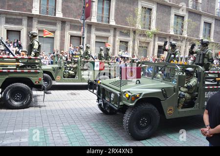 CDMX, Mexiko-Stadt / Mexiko - 09 16 2023: Traditionelle Mexiko-Unabhängigkeitstag Militarparade Stockfoto