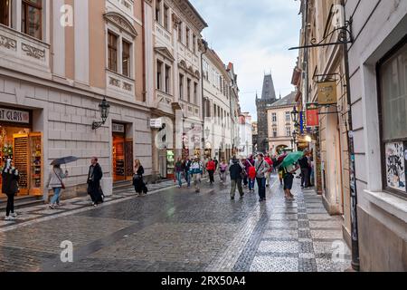 Prag, Tschechische Republik - 17. August 2010: Celetna-Straße in der Altstadt Stockfoto