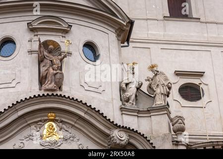 Ein Fragment der Fassade der Kirche St. Gall (Tschechisch: Kostel sv. Havla), Prag Stockfoto