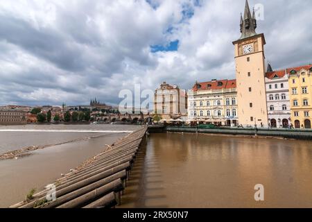 Moldau, Wasserturm in der Altstadt, Bedrich Smetana Museum, Karlsbrücke und Prager Burg, Prag, Tschechische Republik Stockfoto