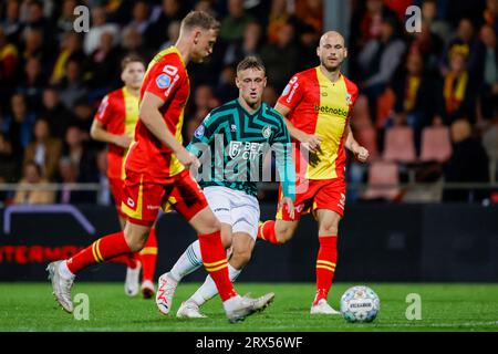 DEVENTER, NIEDERLANDE - 22. SEPTEMBER: Kaj Sierhuis (Fortuna Sittard) schaut während des Eredivisie-Spiels von Go Ahead Eagles und Fortuna Sittard in de an Stockfoto