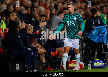 DEVENTER, NIEDERLANDE - 22. SEPTEMBER: Kaj Sierhuis (Fortuna Sittard) wird während des Eredivisie-Spiels von Go Ahead Eagles und Fortuna Sittard A ersetzt Stockfoto