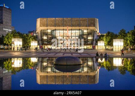 Mendebrunnen, Gewandhaus, Augustplatz, Leipzig, Sachsen, Deutschland Stockfoto