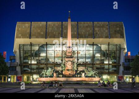 Mendebrunnen, Gewandhaus, Augustplatz, Leipzig, Sachsen, Deutschland Stockfoto