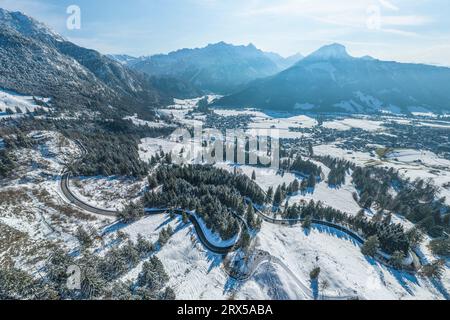 Schöne Landschaft am Oberjoch im Winter, die Region um den Joch Pass von oben Stockfoto