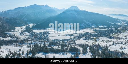 Schöne Landschaft am Oberjoch im Winter, die Region um den Joch Pass von oben Stockfoto