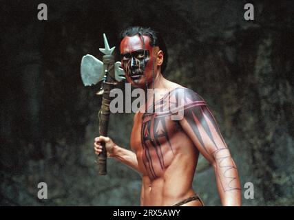 MARK DACASCOS in BROTHERHOOD OF THE WOLF (2001) - Originaltitel: LE PACTE DES LOUPS - Regie: CHRISTOPHE GANS. QUELLE: DAVIS FILMSESKWAD/STUDIOCANAL/TF1 FILMS PRODUCTION/ALBUM Stockfoto