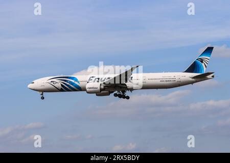 Flugzeuge vor der Landung Stockfoto