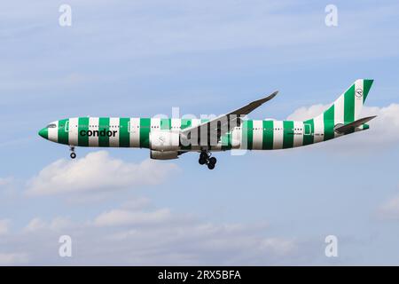 Flugzeuge vor der Landung Stockfoto