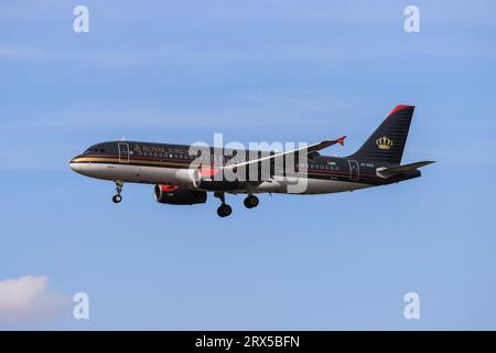 Flugzeuge vor der Landung Stockfoto