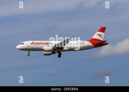 Flugzeuge vor der Landung Stockfoto