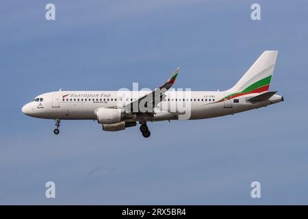 Flugzeuge vor der Landung Stockfoto