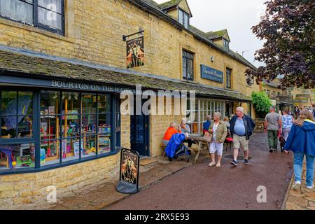 Bourton auf die Wasserstadt in den Cotswolds Stockfoto