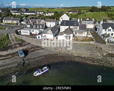 Port William Wigtownshire Schottland Großbritannien - Luftaufnahme des kleinen Fischerdorfes am Ufer der Luce Bay im August 2023 Stockfoto