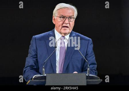 Frank-Walter Steinmeier, deutscher Präsident, spricht auf dem Podium in Düsseldorf Stockfoto