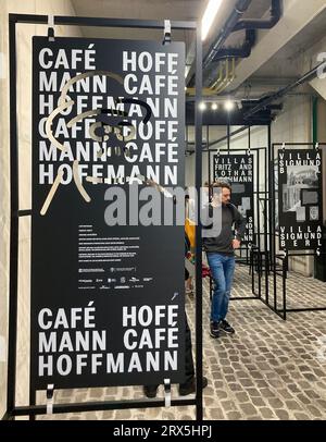 Brüssel, Belgien. September 2023. Im Zentrum von Brüssel wurde eine temporäre Galerie namens Cafe Hoffmann eröffnet, in der das Leben und Werk des berühmten Architekten und Designers Josef Hoffmann, gebürtig aus Brtnice in den Highlands, Region Vysocina, Tschechische Republik, am 21. September 2023 vorgestellt wird. Brüssel, Belgien. Quelle: Supova Tereza/CTK Photo/Alamy Live News Stockfoto