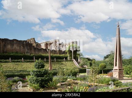 Kenilworth England 29. Juli 2023 Kenilworth Castle Elizabethan's Gärten in voller Blüte an einem sonnigen Tag Stockfoto