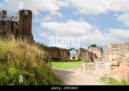 Kenilworth England 29. Juli 2023 Kenilworth Castle Elizabethan's Gärten in voller Blüte an einem sonnigen Tag Stockfoto